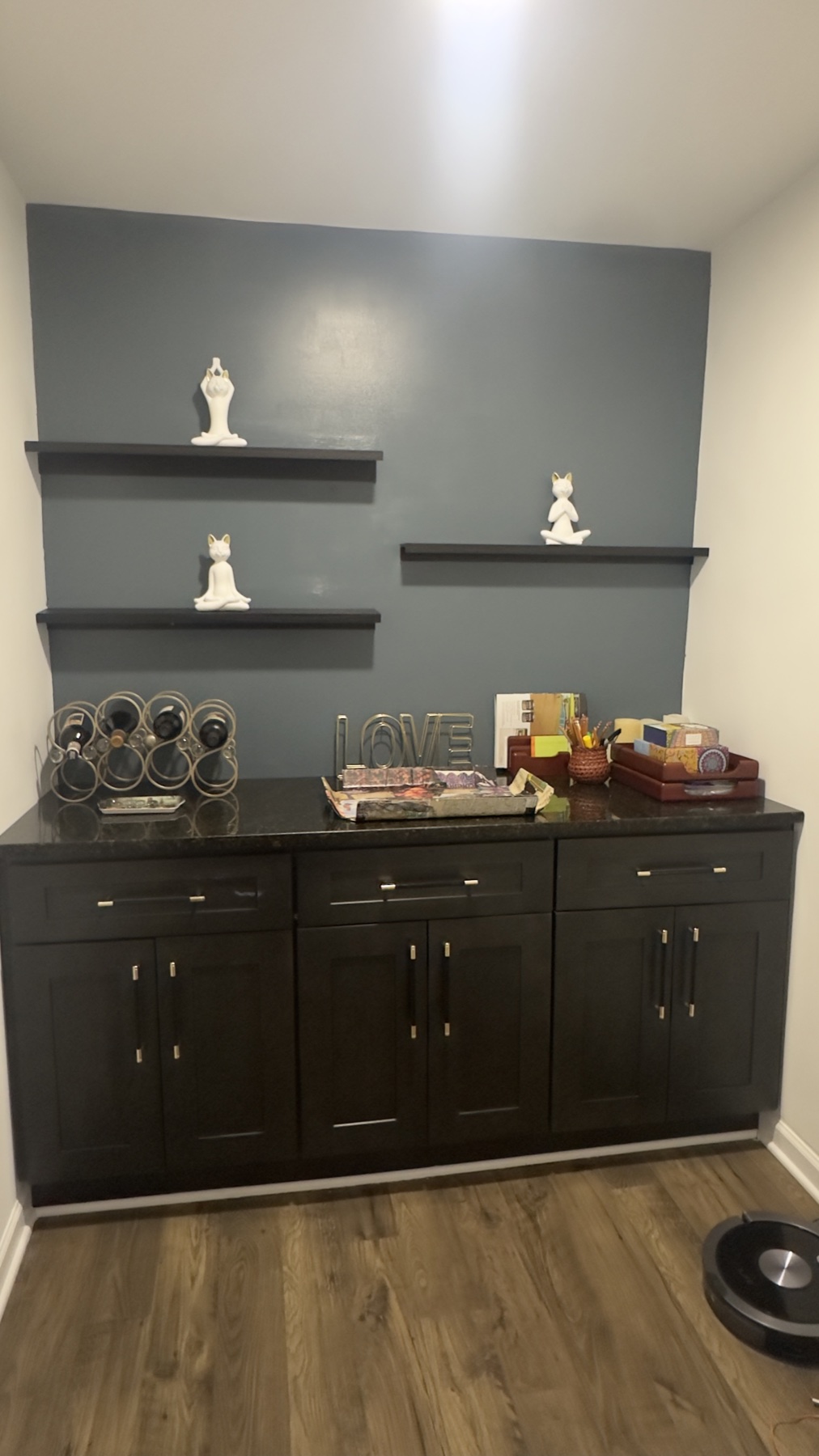 Built-in bar area